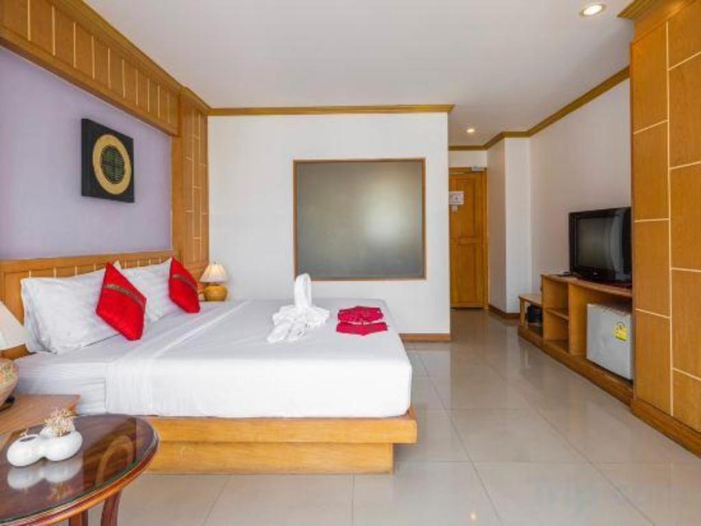 Hotel Azure Phuket 3*