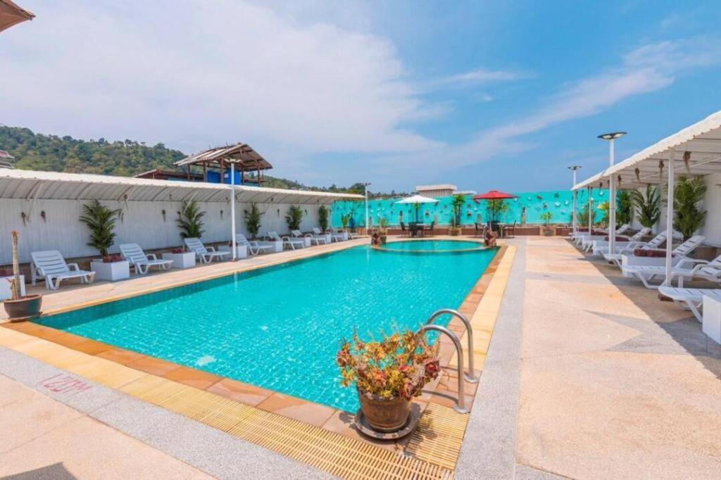 Hotel Azure Phuket 3*