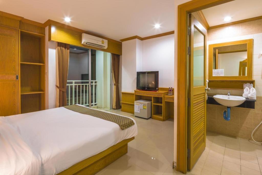Azure Phuket Hotel 3*