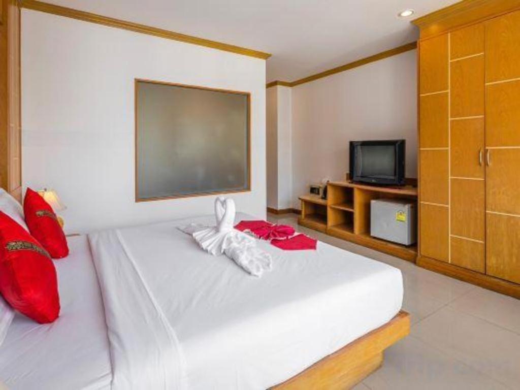 Azure Phuket 3*