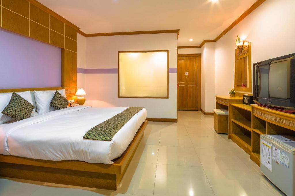Azure Phuket 3*